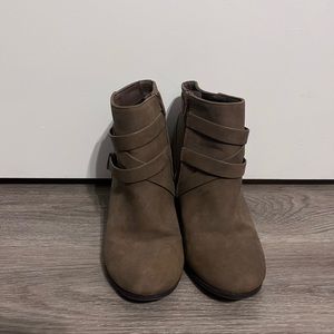 Pre-Loved Coconuts by Matisse ankle boot.